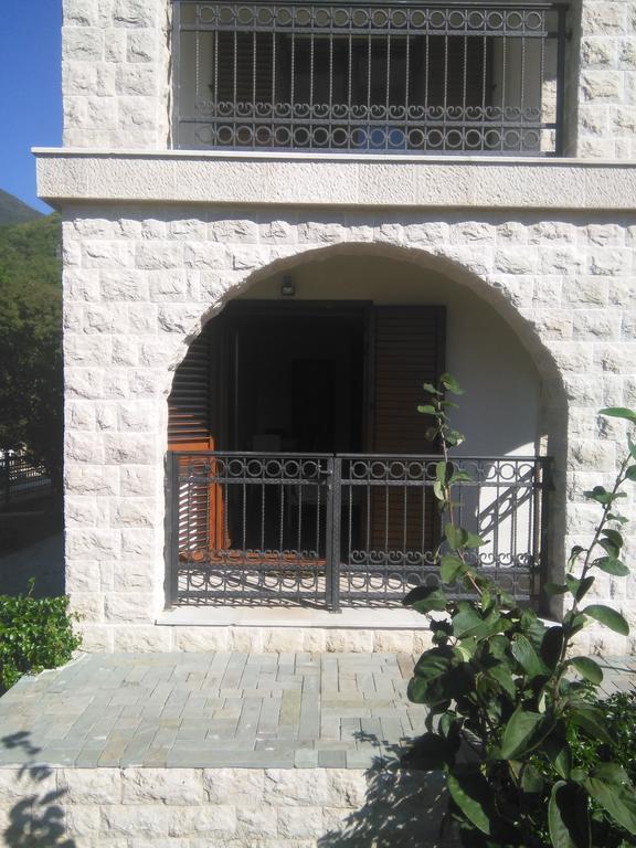 Apartments Rajsko Mjesto Tivat Buitenkant foto